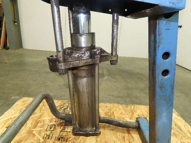 Graco King 207-647 With 20:1 Stainless Pump On a Stand