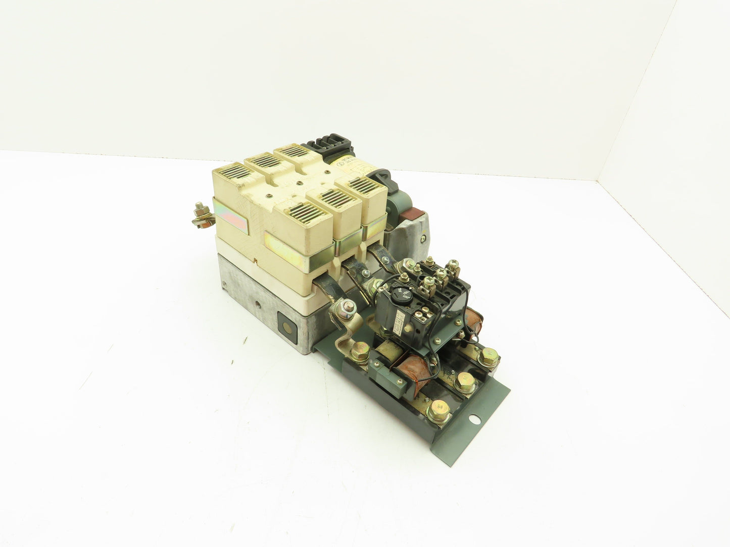 Fuji Electric SRC-3631-10 Motor Starter Contactor 260A 3 Ph 550V 110V Overload