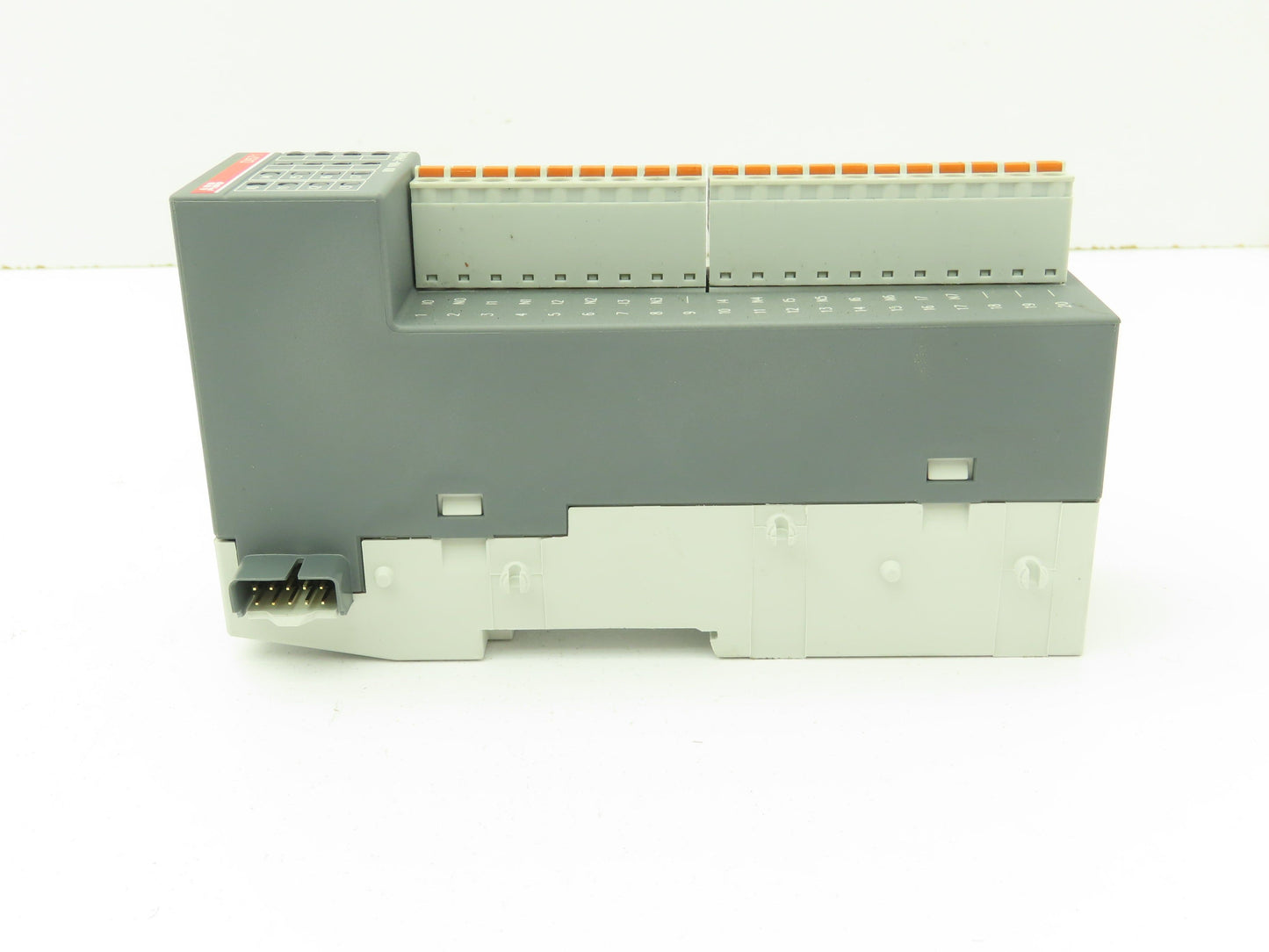 ABB DI571 B2 1TNE968902R2103 Digital Input Module 100-240VAC 8DI