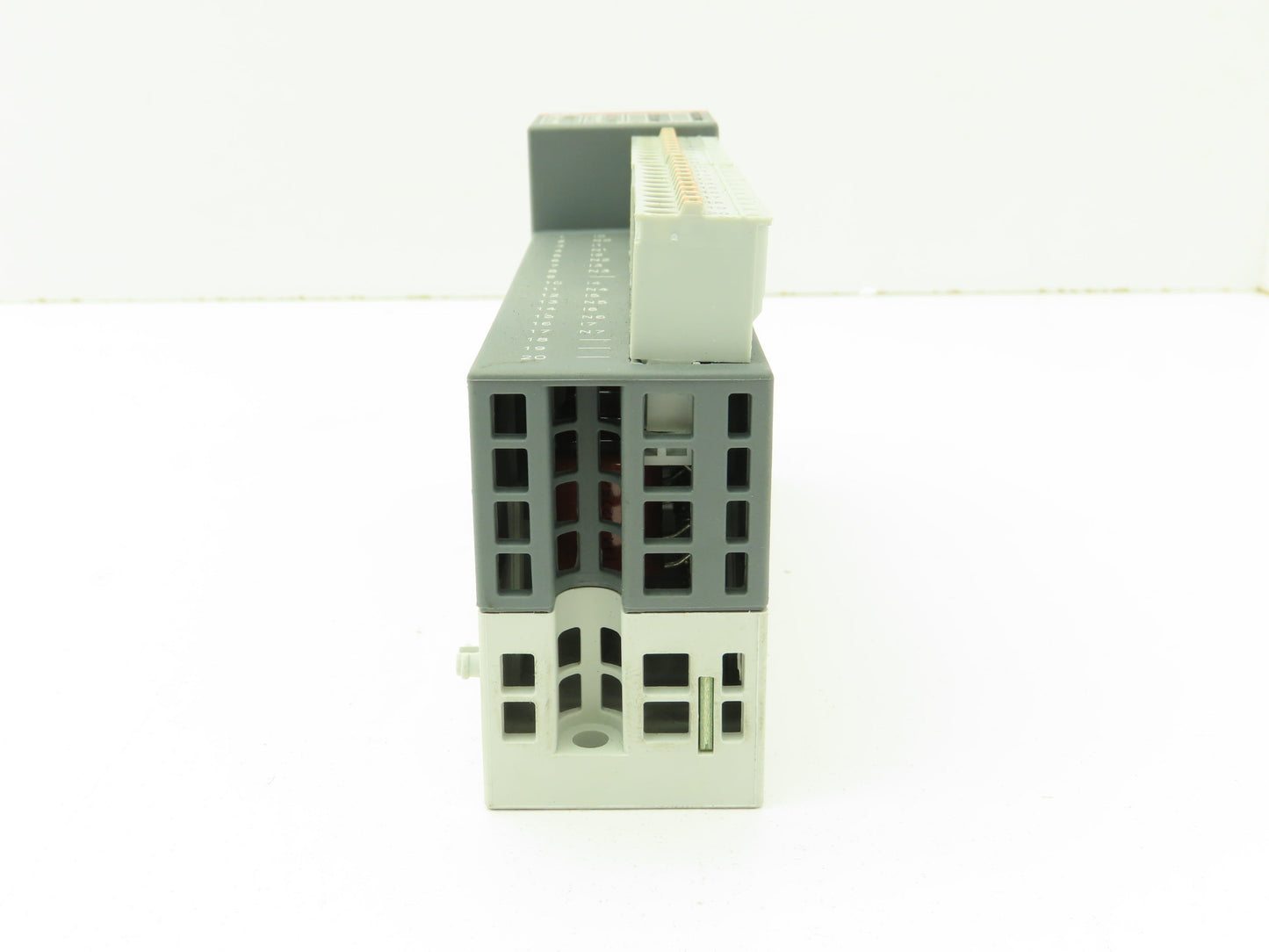 ABB DI571 B2 1TNE968902R2103 Digital Input Module 100-240VAC 8DI