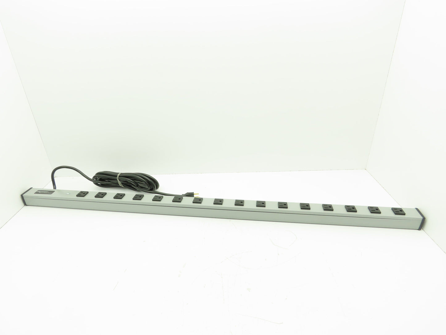 Wiremold UL404BD Plug-In Outlet Center 16 Outlet Power Strip 15A 120VAC 48"