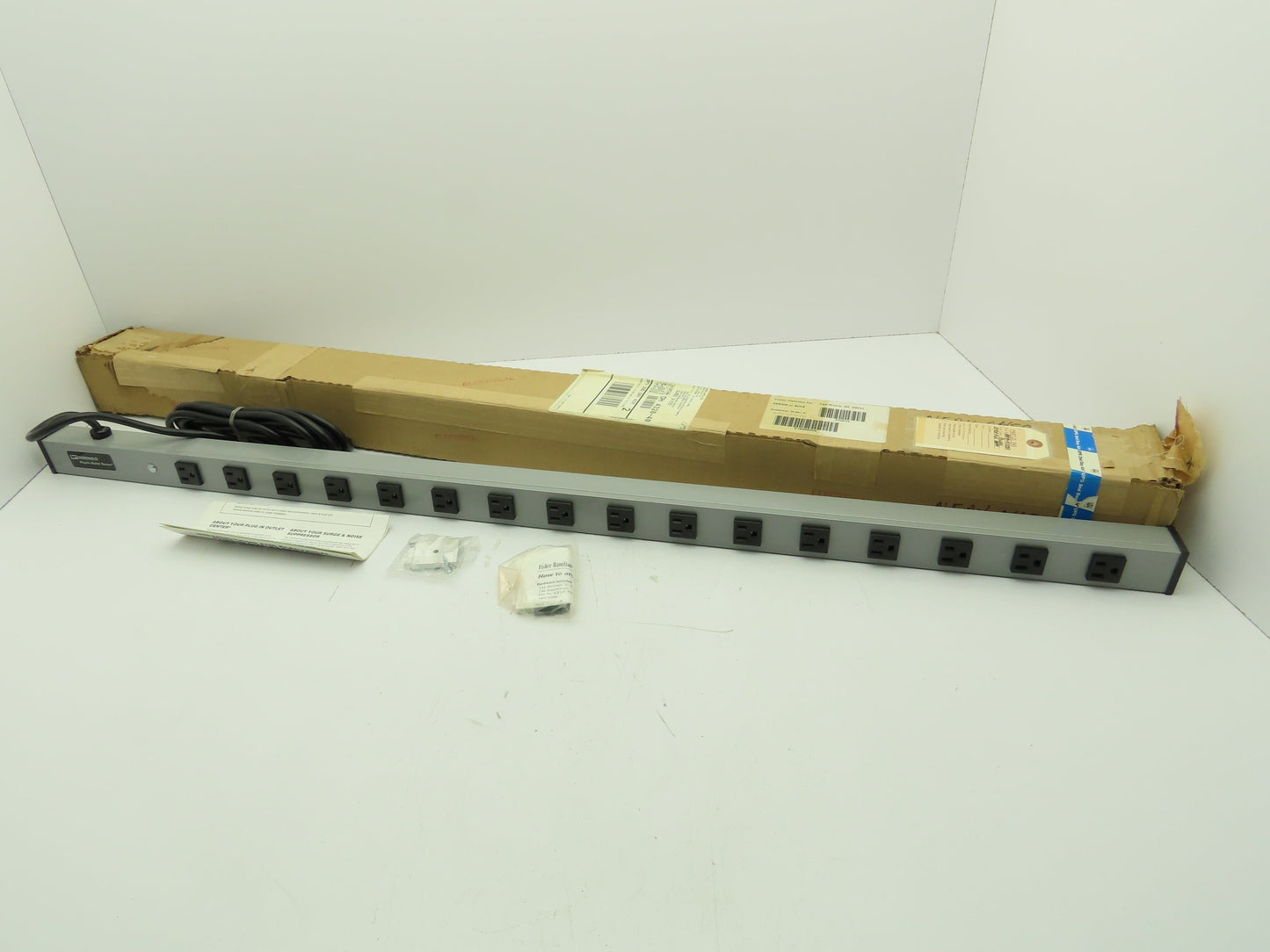 Wiremold UL404BD Plug-In Outlet Center 16 Outlet Power Strip 15A 120VAC 48"