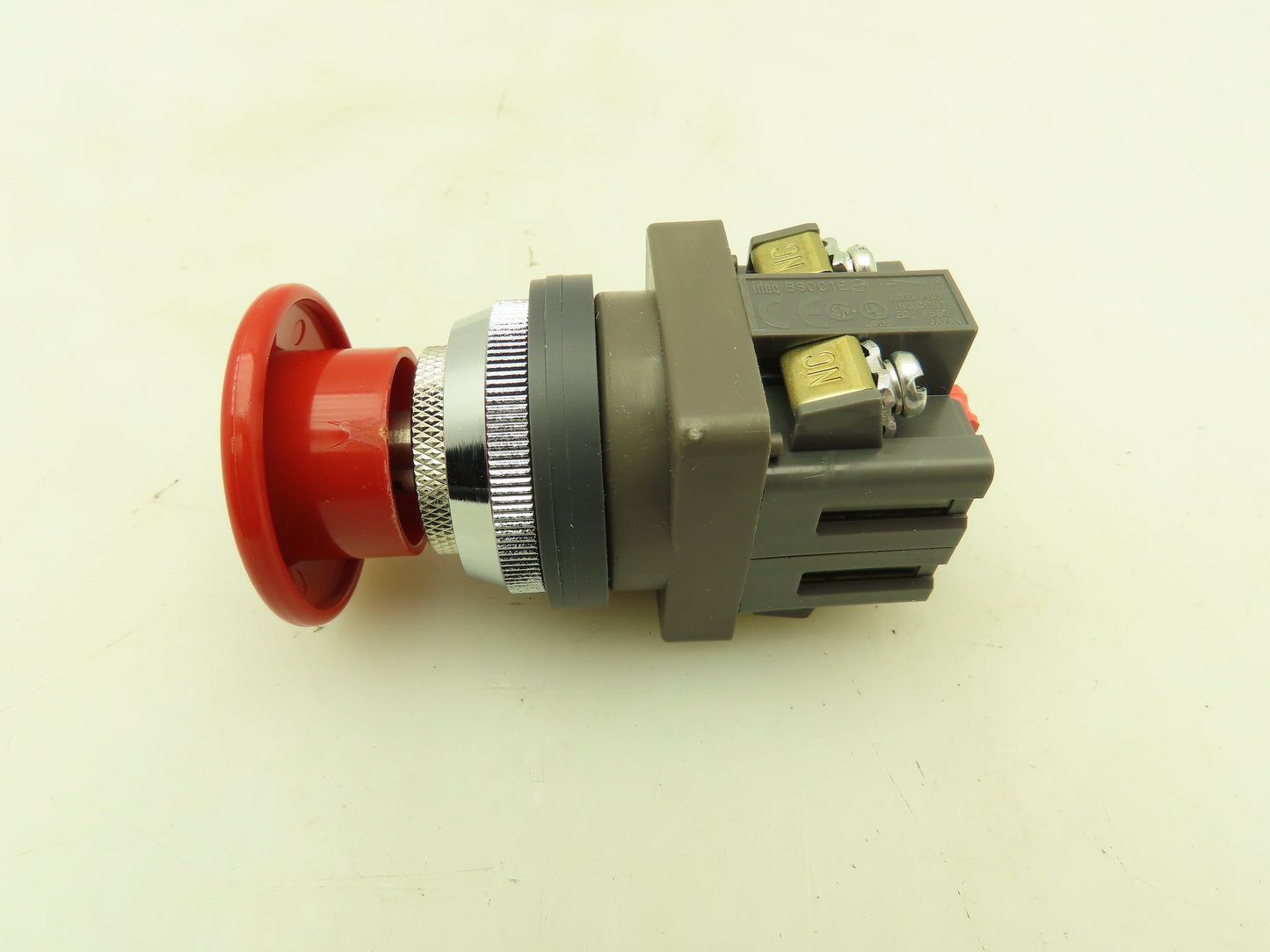 IDEC ATN2111-R Emergency E-Stop RED Push-Pull Pushbutton NO/NC