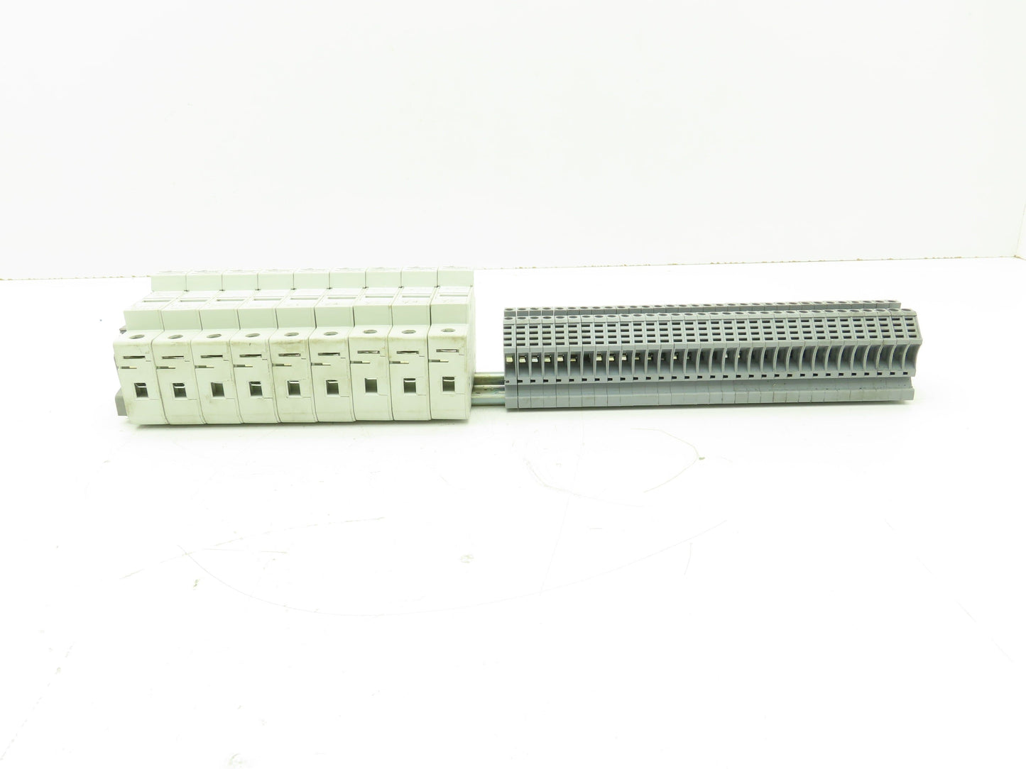 Bussmann CHM 1 Pole Fuse Holders 30 Amp 600V Lot of 9 Euro 4 Terminals Lot of 32
