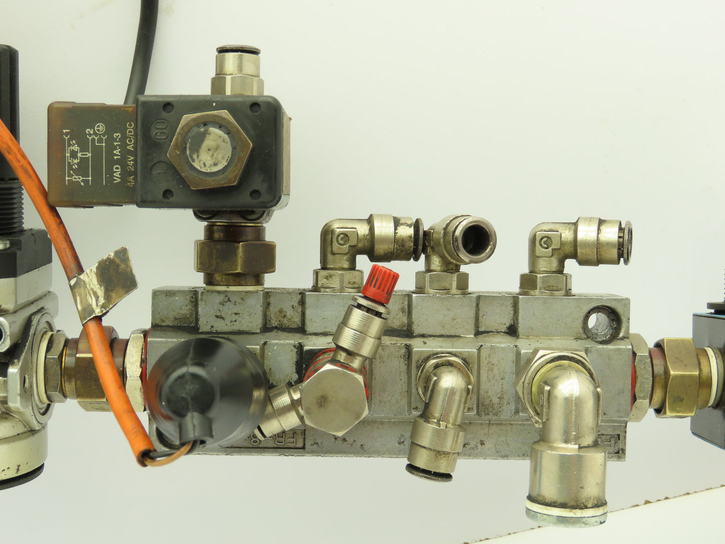 Donaldson Ultra-Filter Multi Air Line Manifold Regulator 24V Solenoid Valve Assy