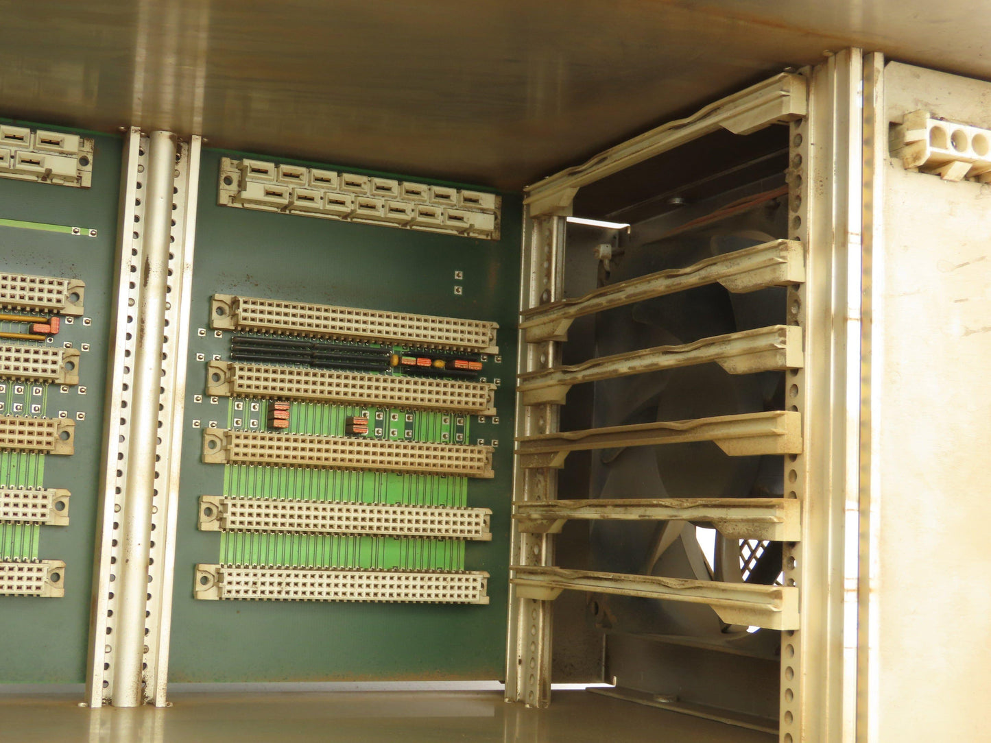 Siemens TASC 200  PLC 6-Slot Card Chassis Board Rack
