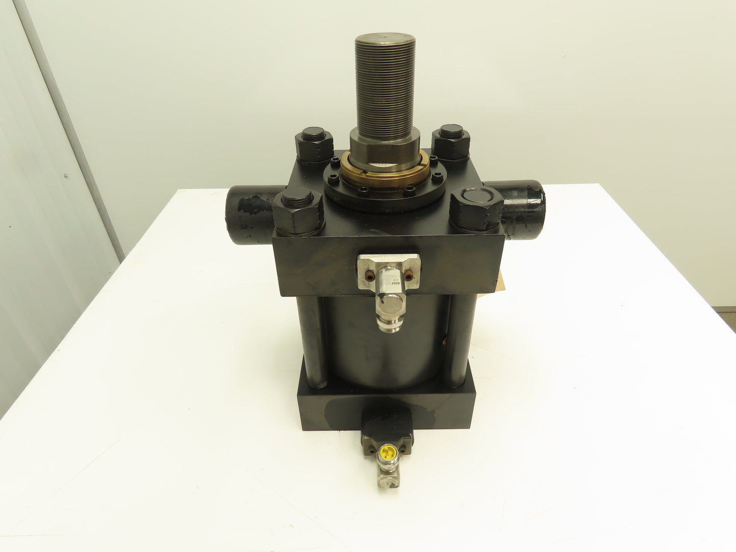 Parker CD3HKTS14C  3H Hydraulic Cylinder 7" Bore 3" Stroke 1100 PSI Trunnion Mt