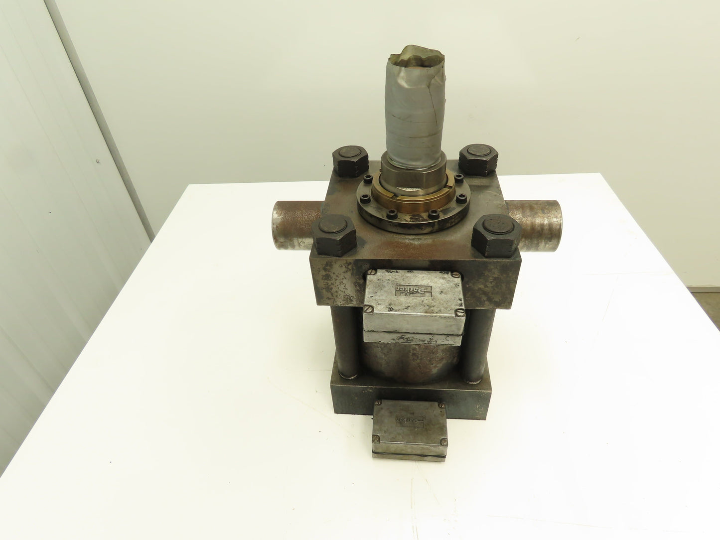 Parker CD3HTS14C  3H Hydraulic Cylinder 7" Bore 3" Stroke 3000 PSI Trunnion Mt