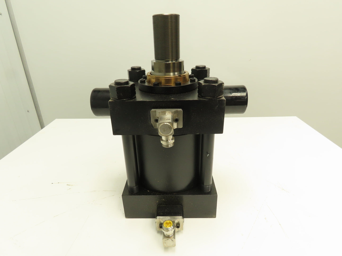 Parker CD3HKTS14AC  3H Hydraulic Cylinder 7" Bore 3" Stroke 1100 PSI Trunnion Mt