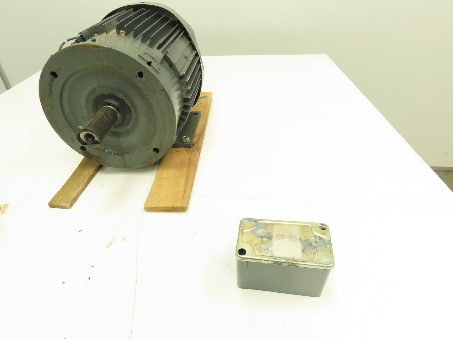 Lincoln T-4316-C 1.5 Hp 1165 Rpm 182TC Frame 208-230/460v 3 Phase Motor
