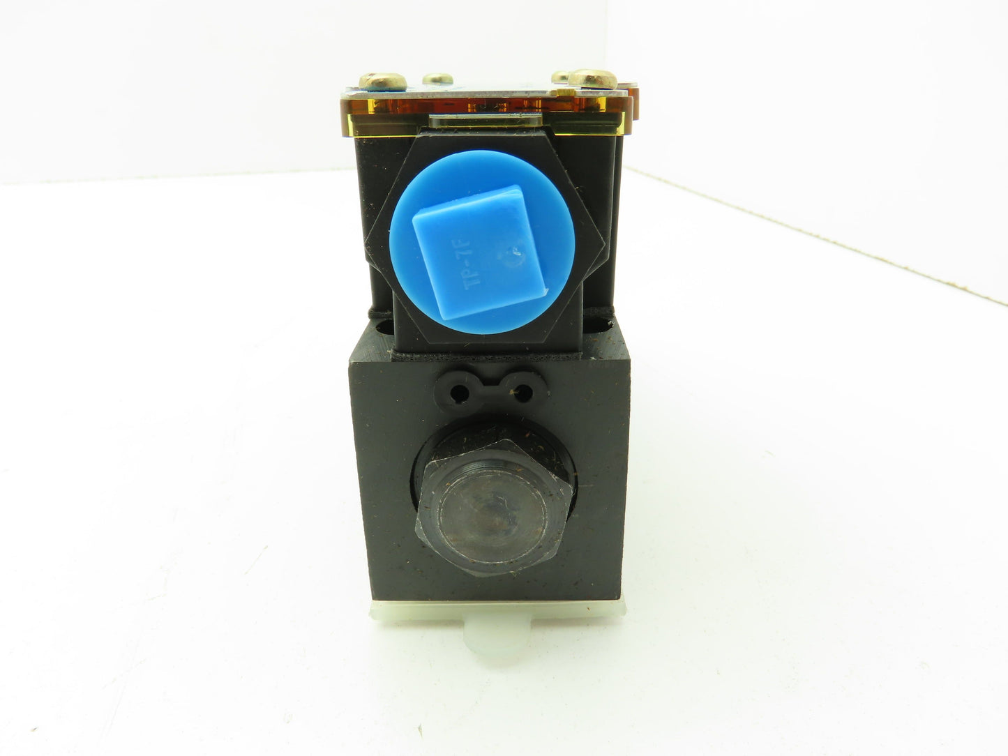 Eaton Vickers DG4V-3-2A-M-FTWL-D7-H7-60 Hydraulic Solenoid Valve 24VDC