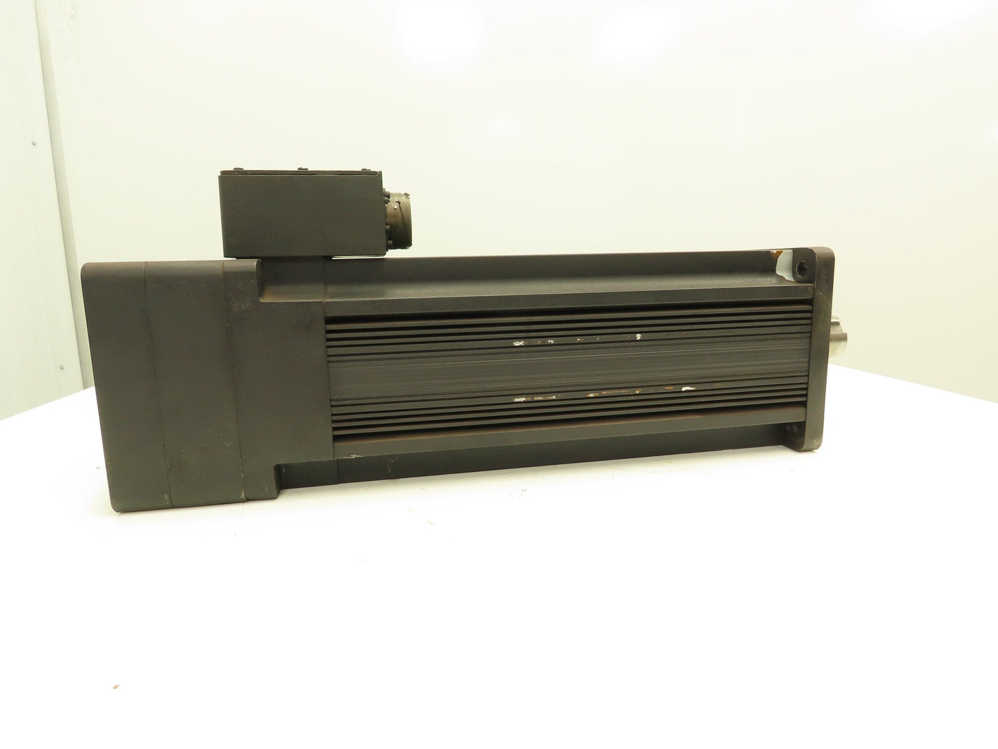 Kollmorgen B-806-AA-91-TE1-008 Goldline B Brushless Servo Motor 230V 1550 RPM