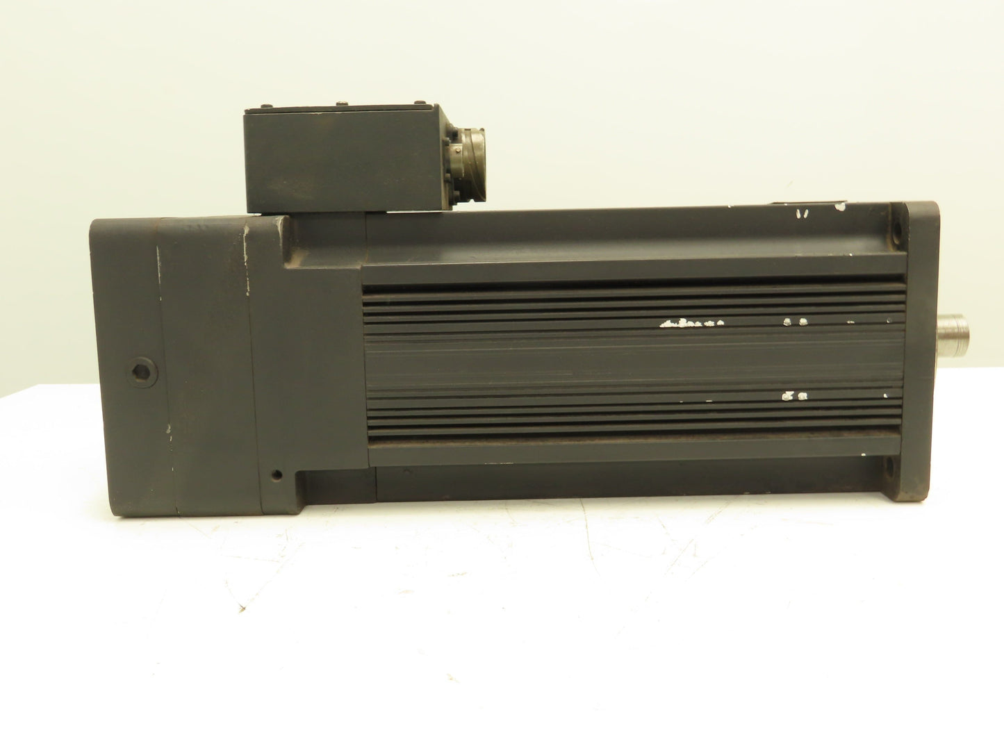 Kollmorgen B-804-BA91-TE1-008 Goldline B Brushless Servo Motor 230V 2000 RPM