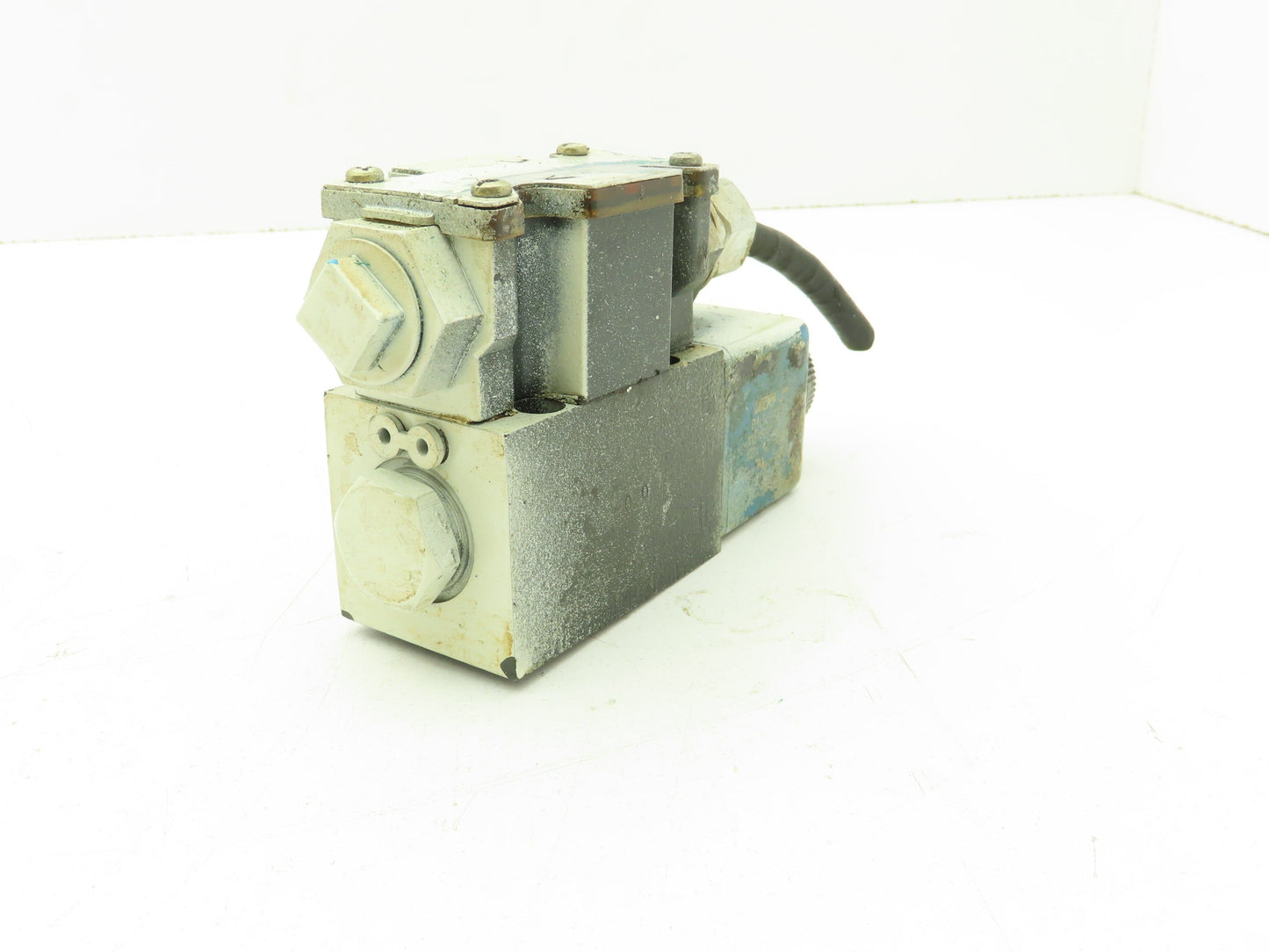 Vickers DG4V-3S-2A-M-FTWL-B5-60 Directional Control Solenoid Valve 120V D03