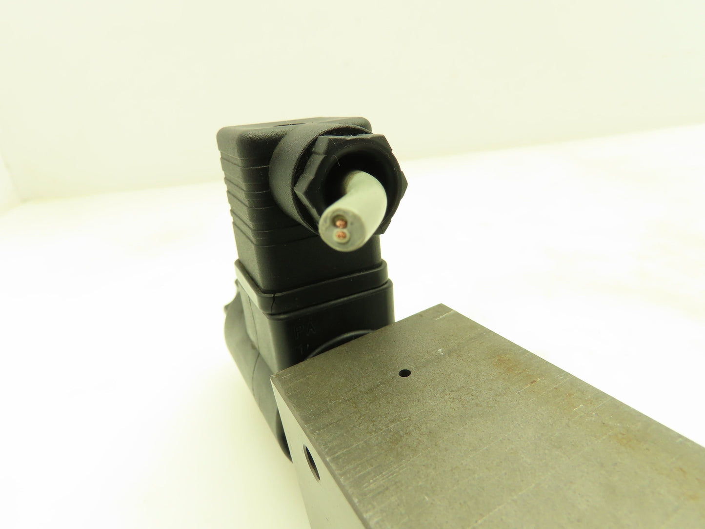 Flutec 554130 Hydraulic Solenoid Sandwich Valve 24VDC