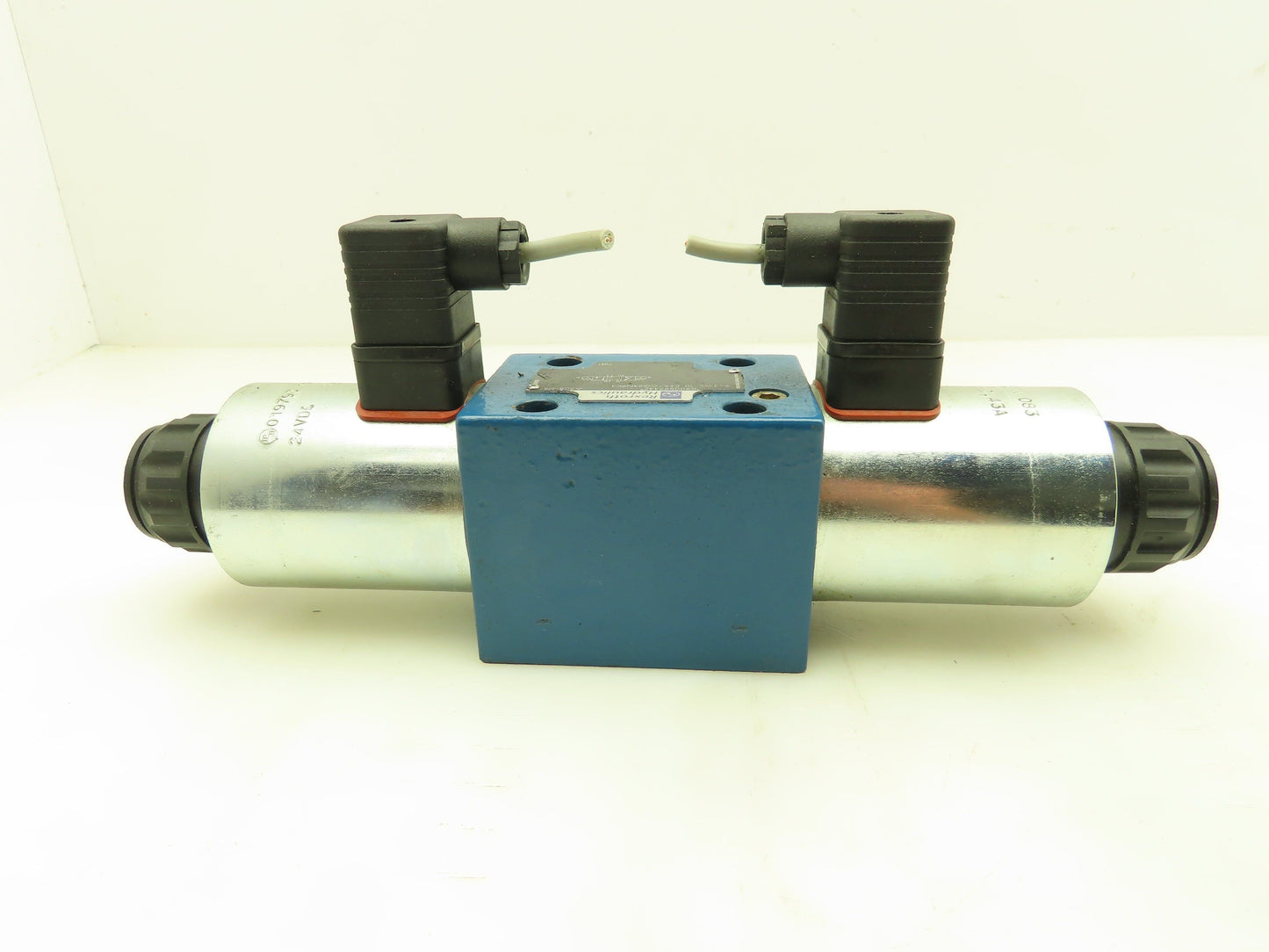 Rexroth 5-4WE 10 E33/CG24N9K4 Hydraulic Directional Solenoid Spool Valve 24VDC