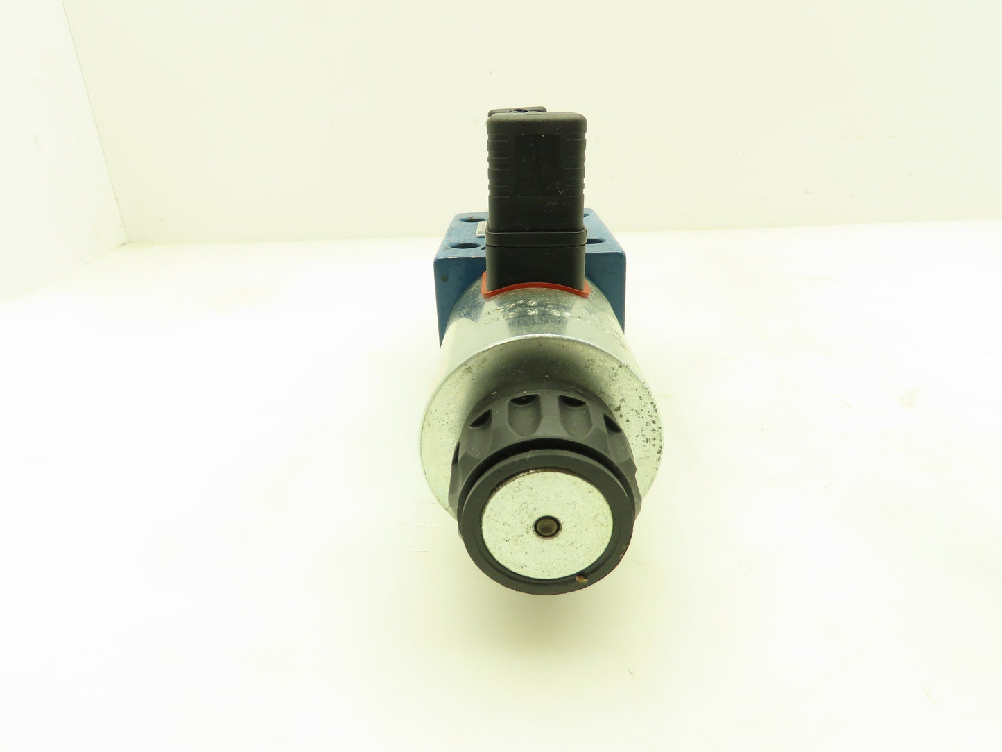 Rexroth 5-4WE 10 E33/CG24N9K4 Hydraulic Directional Solenoid Spool Valve 24VDC
