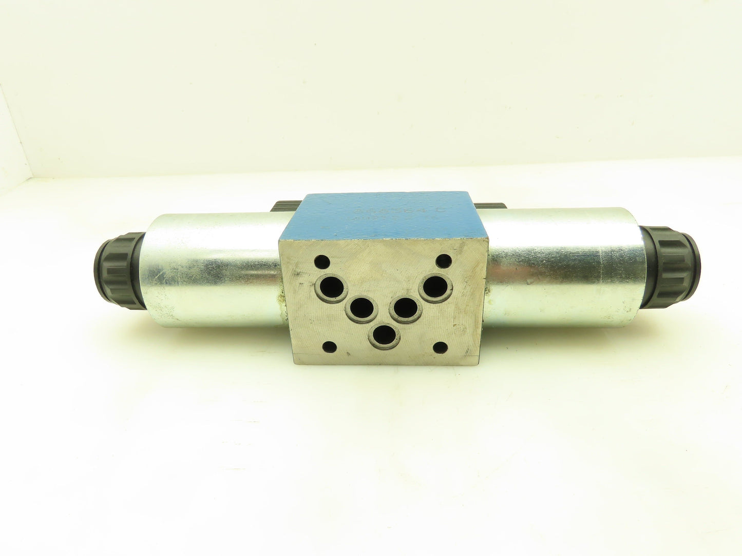 Rexroth 5-4WE 10 E33/CG24N9K4 Hydraulic Directional Solenoid Spool Valve 24VDC