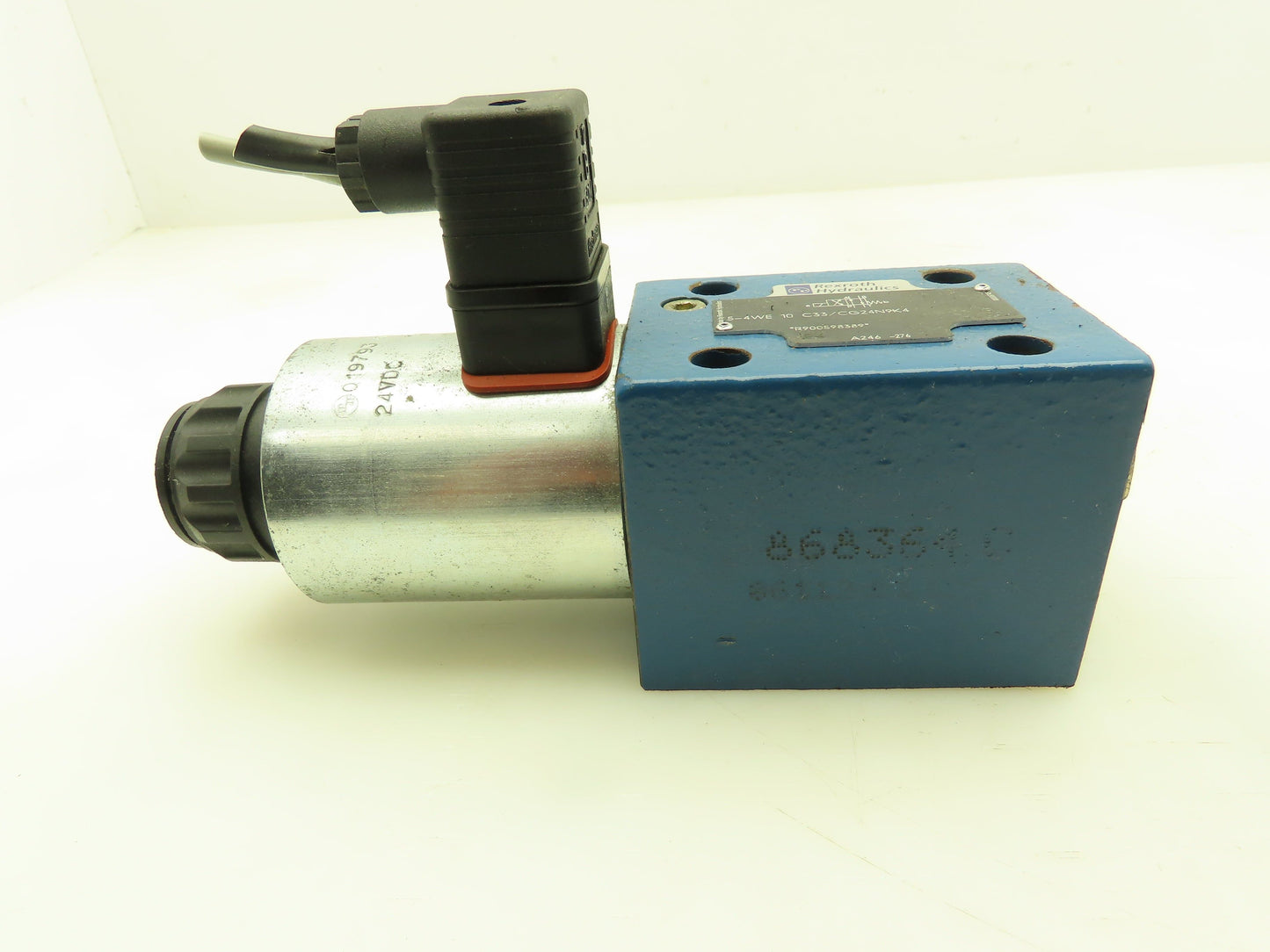 Rexroth 5-4WE 10 C33/CG24N9K4 Hydraulic Directional Solenoid Spool Valve 24VDC