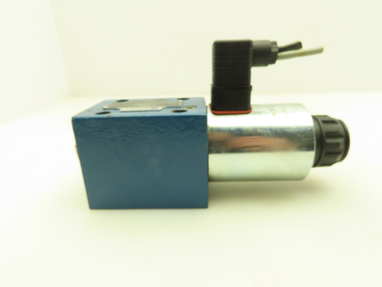 Rexroth 5-4WE 10 C33/CG24N9K4 Hydraulic Directional Solenoid Spool Valve 24VDC