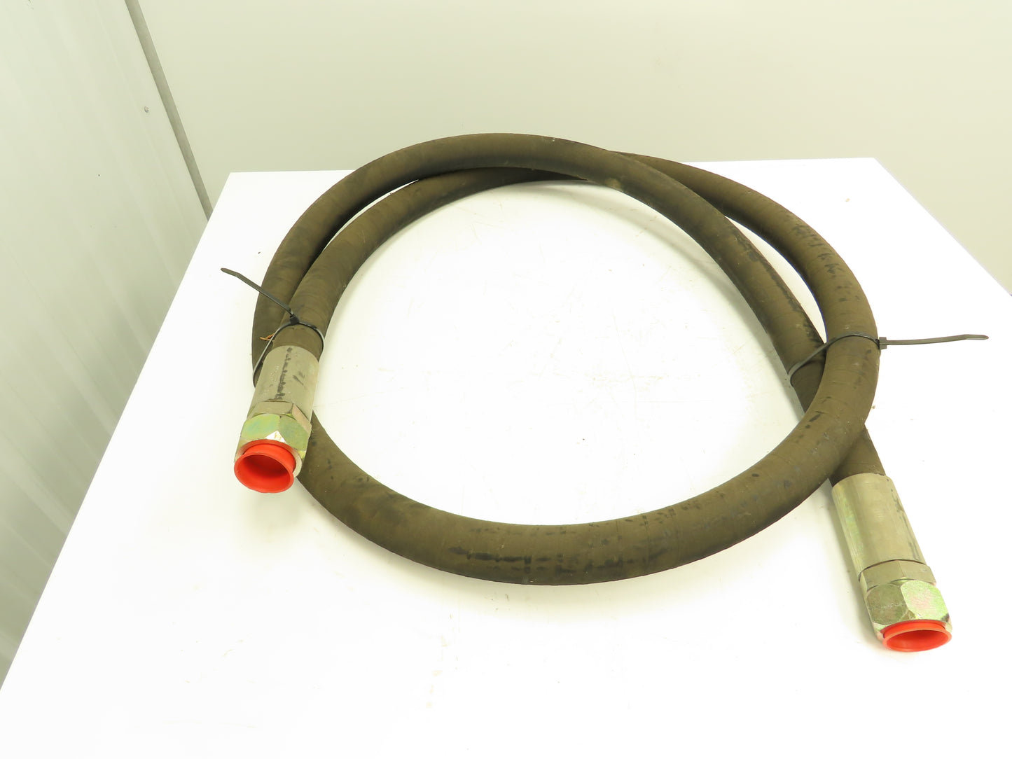 Gates 24C12 Hydraulic Hose 100R12 2500 PSI 1-1/2" SAE Female JIC Swivel Ends 13'