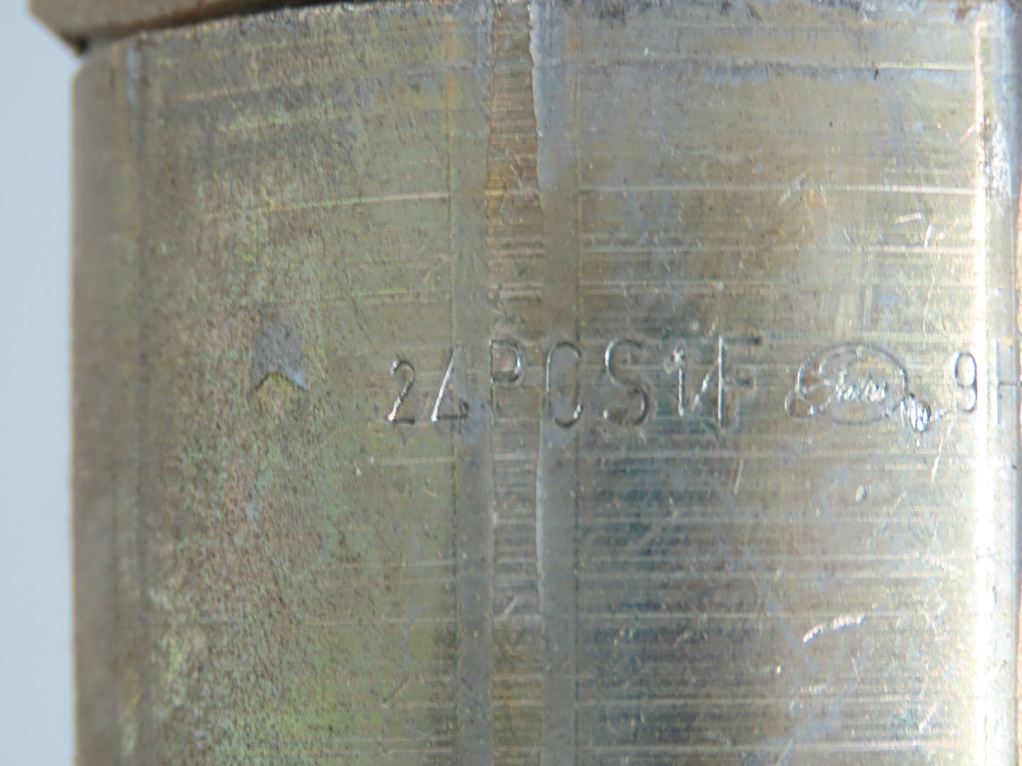 Gates 24C12 Hydraulic Hose 100R12 2500 PSI 1-1/2" SAE Female JIC Swivel Ends 13'