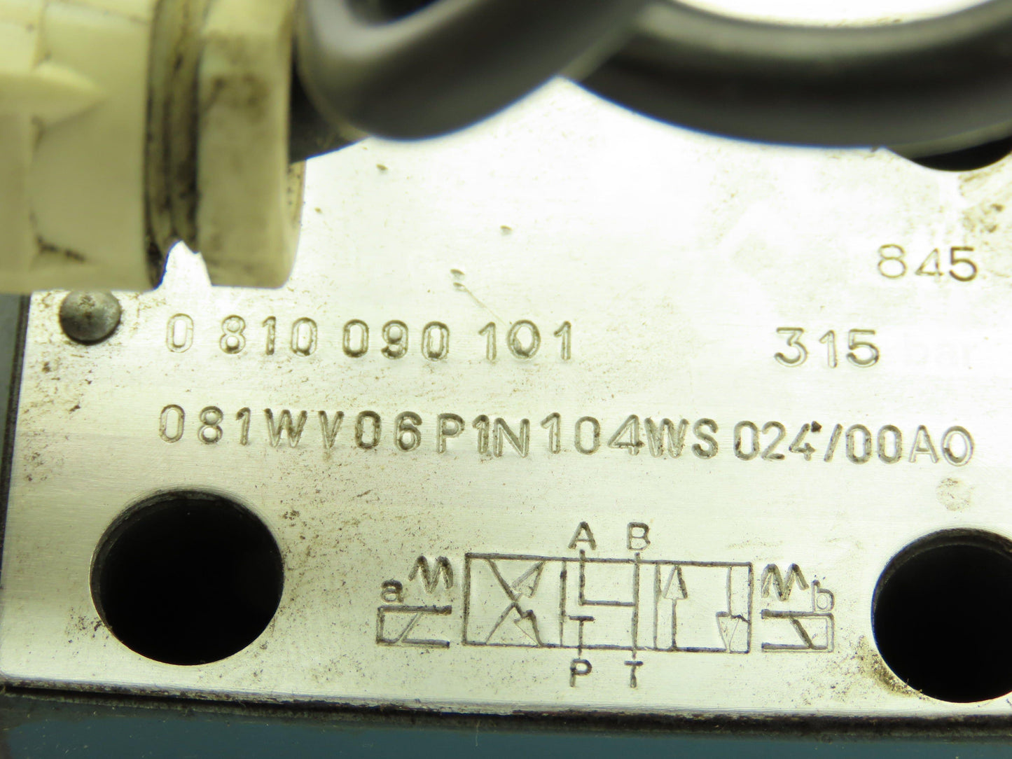 Bosch 0 810 090 101 Hydraulic Solenoid Valve Double Action 24V Coil