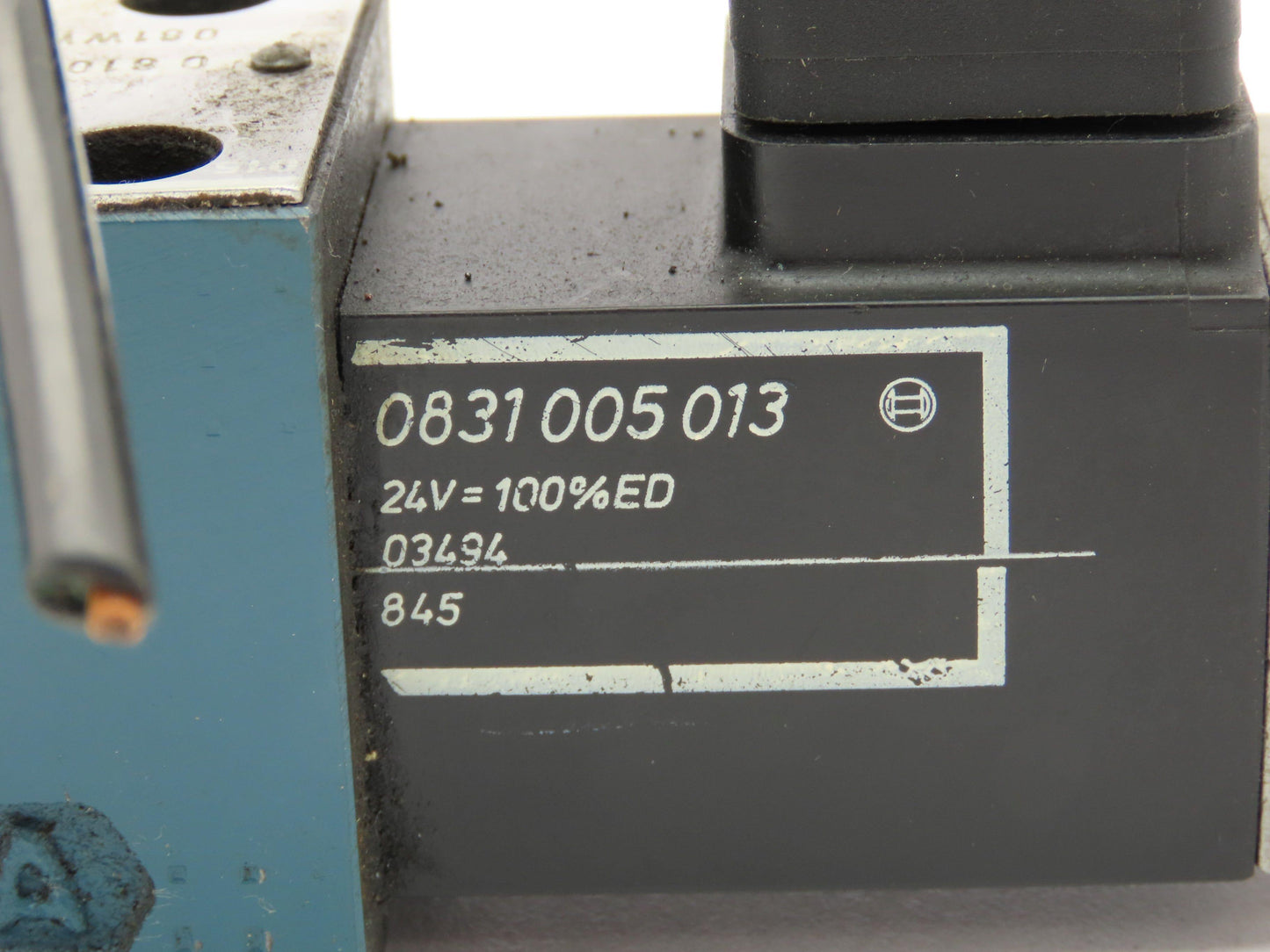 Bosch 0 810 090 101 Hydraulic Solenoid Valve Double Action 24V Coil