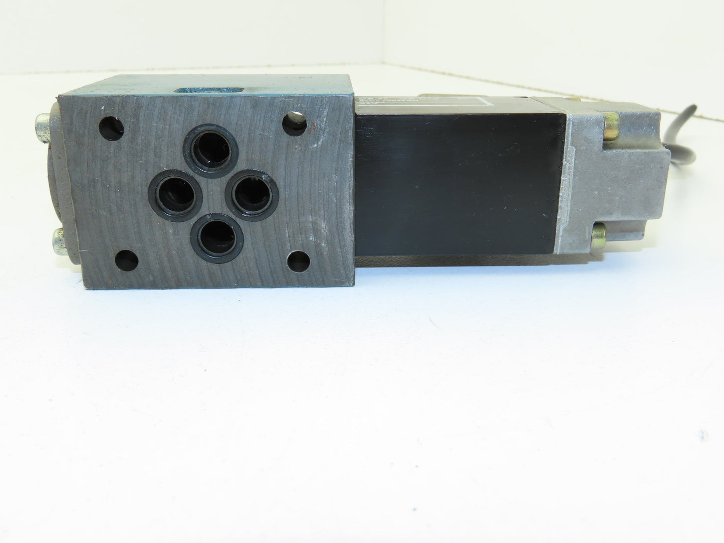 Bosch 0 810 090 255 Hydraulic Solenoid Valve Single Action 315bar 24V Coil