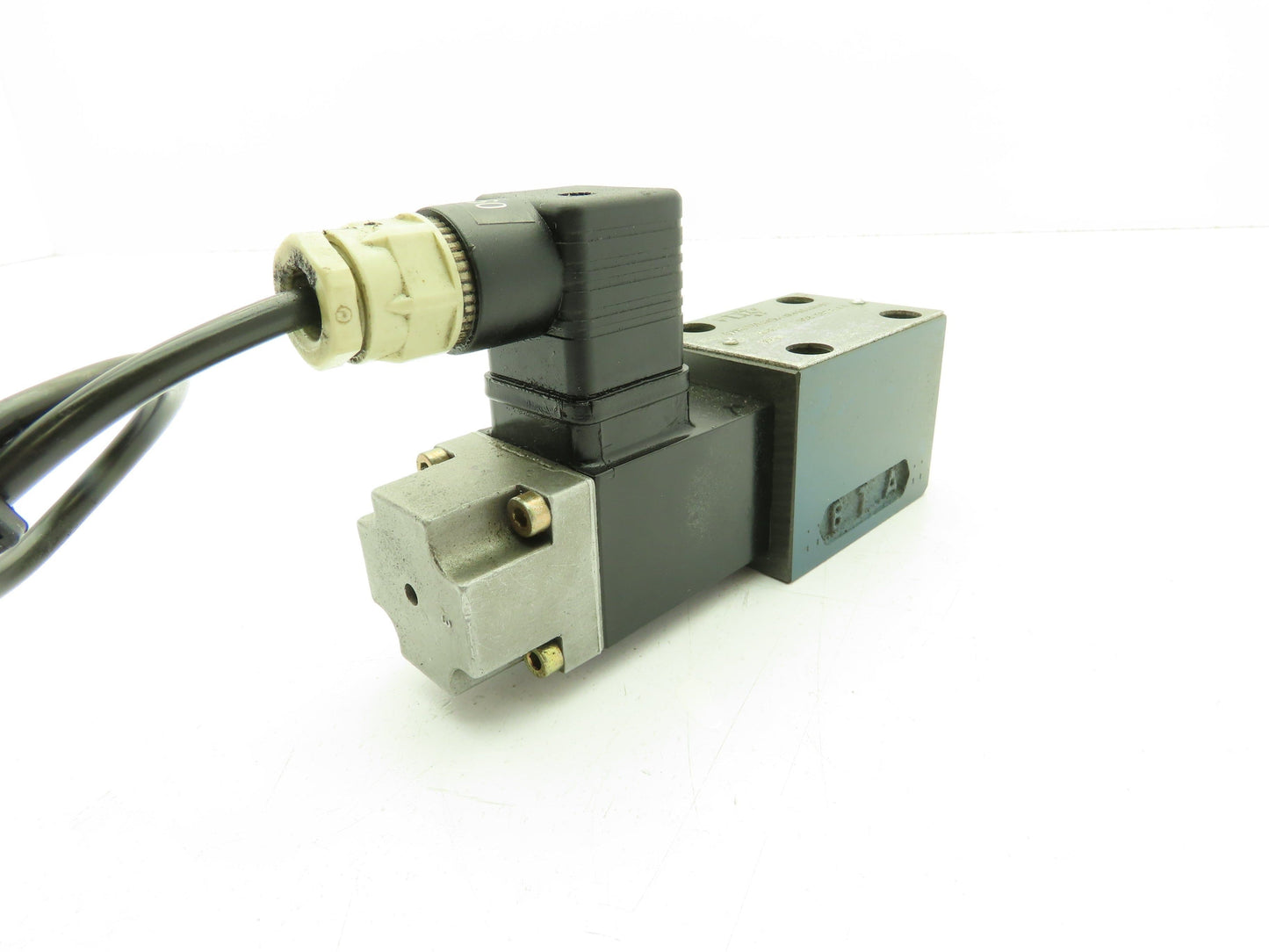 Bosch 0 810 090 255 Hydraulic Solenoid Valve Single Action 315bar 24V Coil