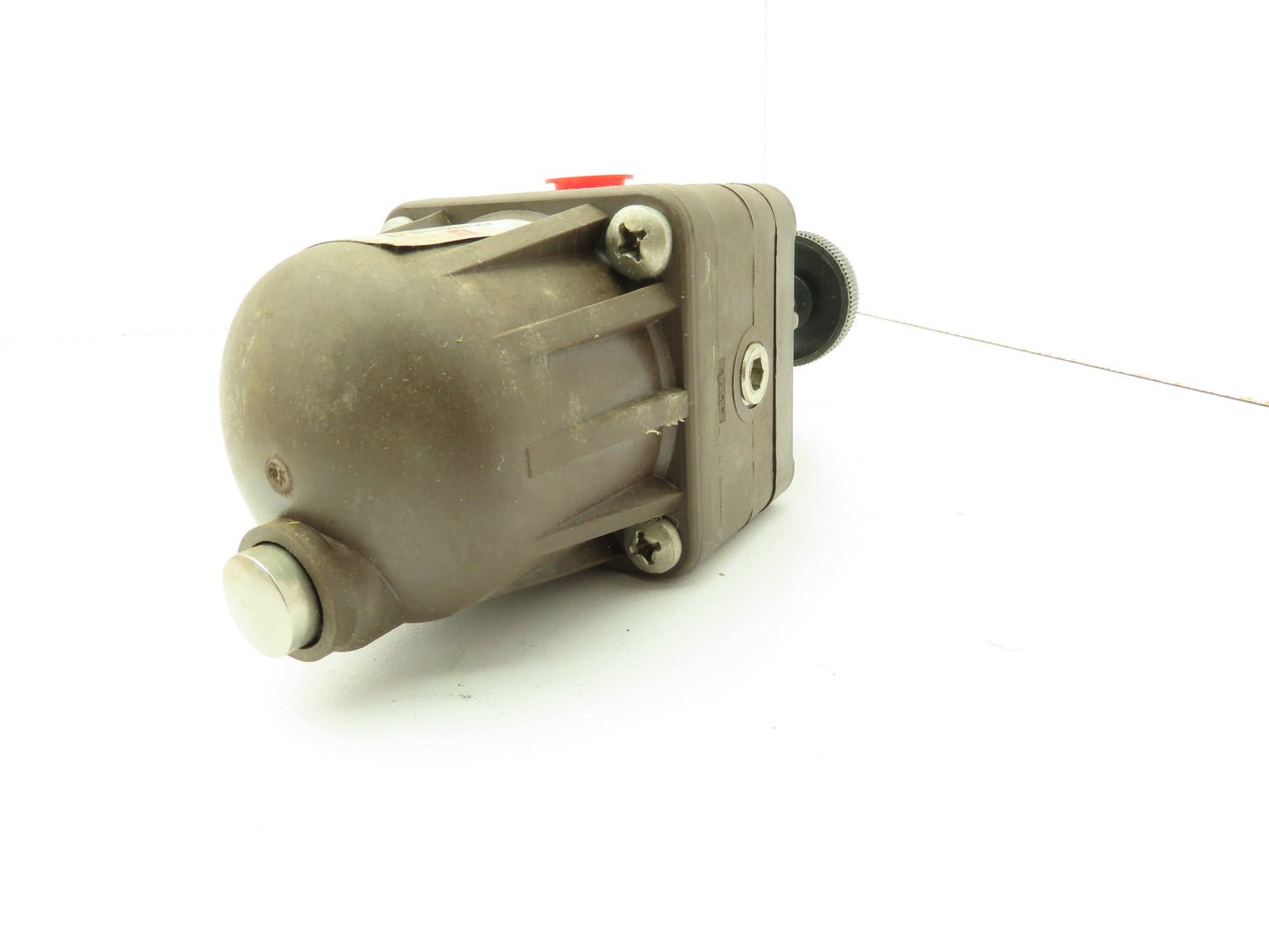 Fairchild 75033 Pneumatic Air Regulator Model 75 Corrosion Resistant 30 PSI Knob