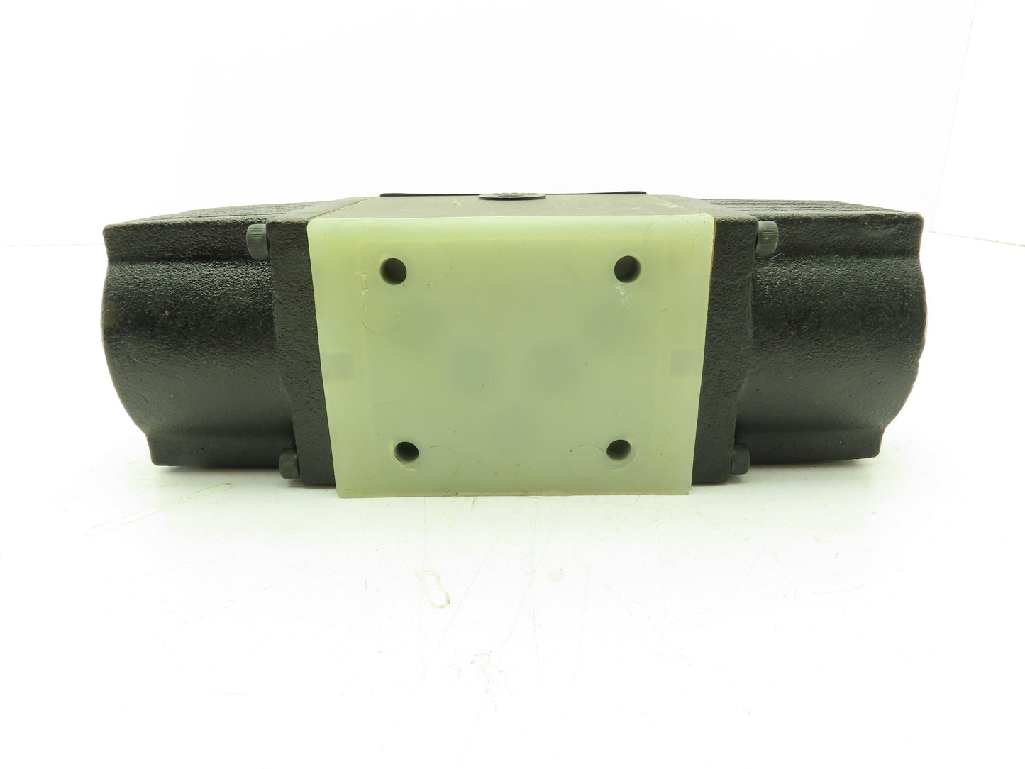 Nachi SS-G03-C4-FR-D2-E10 Hydraulic Directional Control Wet Solenoid Valve 24VDC