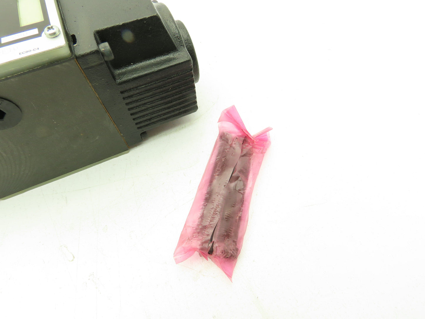 Nachi SS-G03-C4-FR-D2-E10 Hydraulic Directional Control Wet Solenoid Valve 24VDC