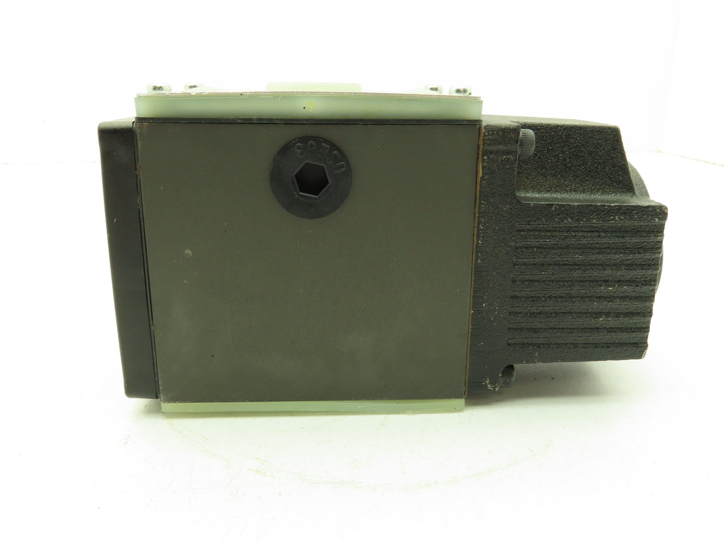 Nachi SS-G03-H5-R-D2-E10 Hydraulic Directional Control Wet Solenoid Valve 24VDC