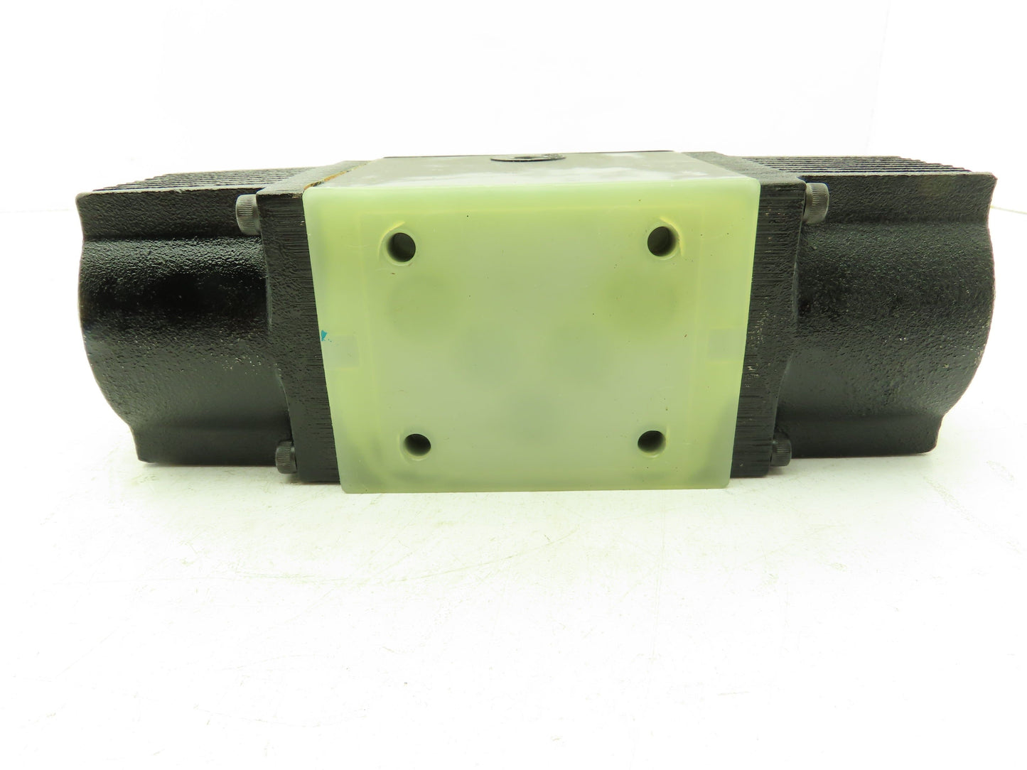 Nachi SS-G03-C5-R-D2-E10 Hydraulic Directional Control Wet Solenoid Valve 24VDC