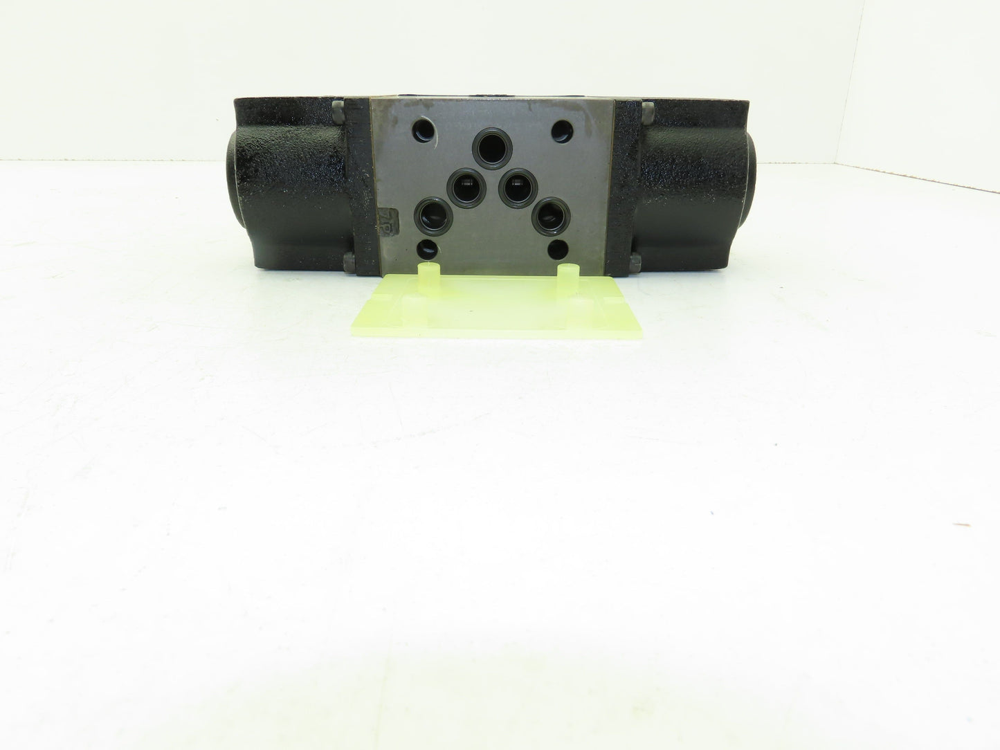 Nachi SS-G03-C5-R-D2-E10 Hydraulic Directional Control Wet Solenoid Valve 24VDC