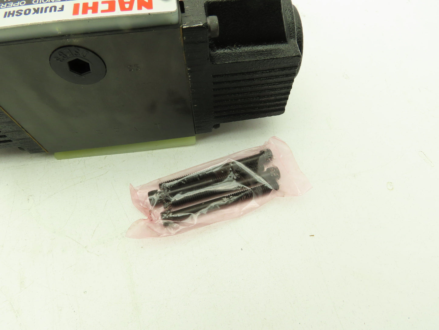 Nachi SS-G03-C5-R-D2-E10 Hydraulic Directional Control Wet Solenoid Valve 24VDC