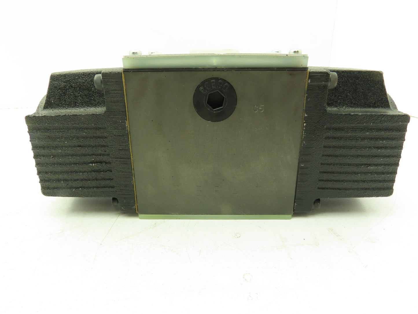 Nachi SS-G03-C5-R-D2-E10 Hydraulic Directional Control Wet Solenoid Valve 24VDC