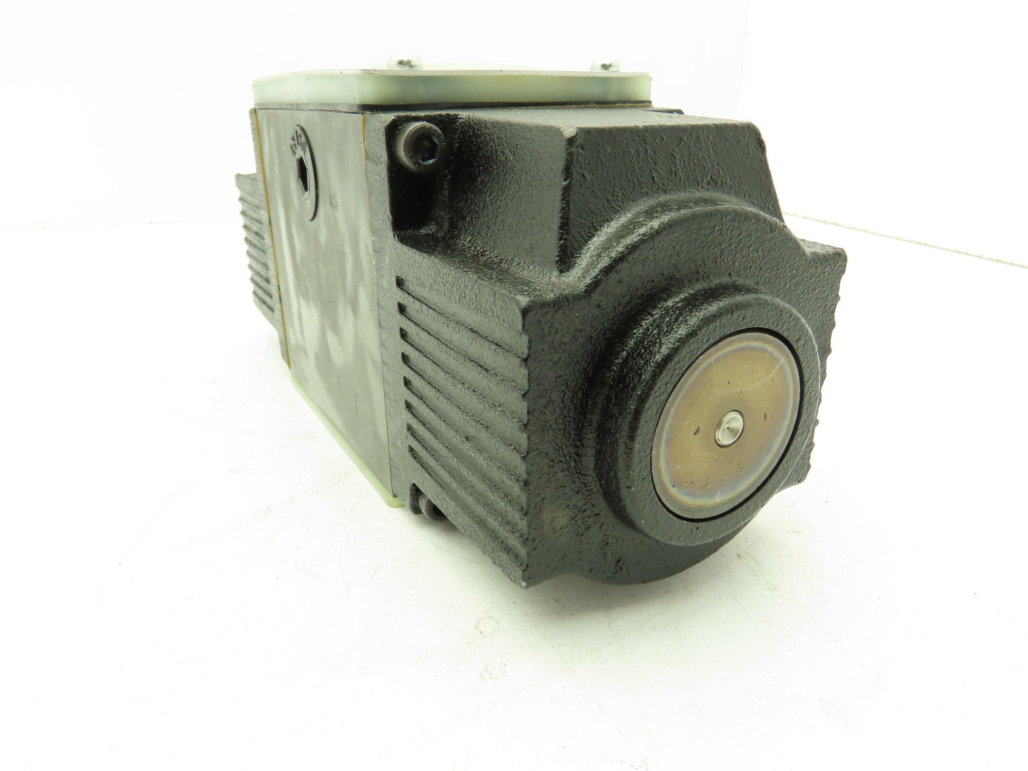 Nachi SS-G03-C5-R-D2-E10 Hydraulic Directional Control Wet Solenoid Valve 24VDC