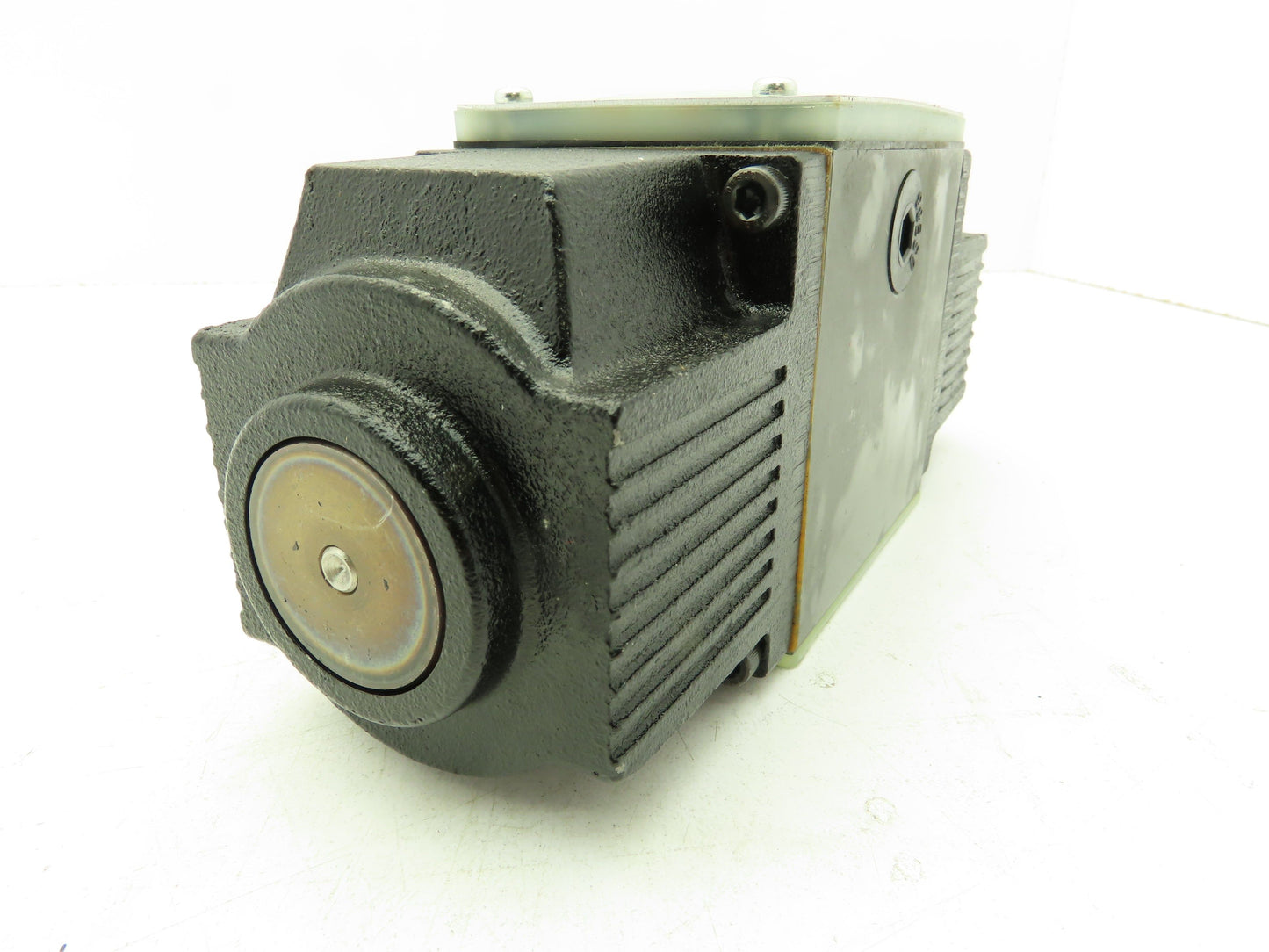 Nachi SS-G03-C5-R-D2-E10 Hydraulic Directional Control Wet Solenoid Valve 24VDC