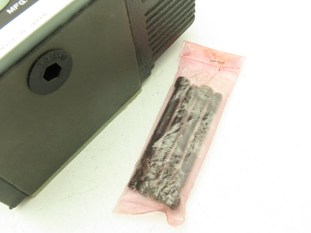 Nachi SS-G03-H63-R-D1-E8916A Hydraulic Directional Control Solenoid Valve 12VDC