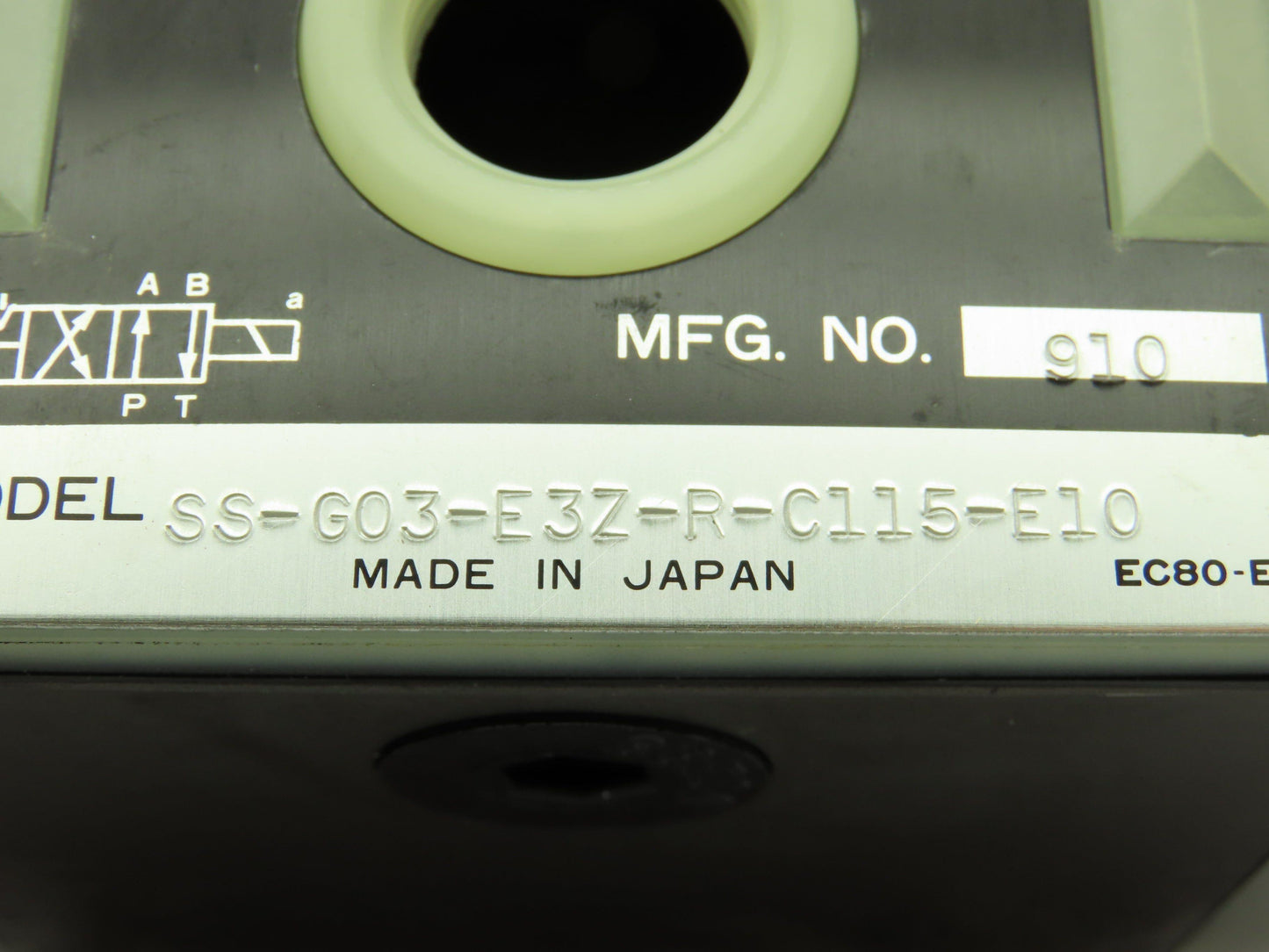 Nachi SS-G03-E3Z-R-C115-E10 Hydraulic Directional Control Solenoid Valve 120V