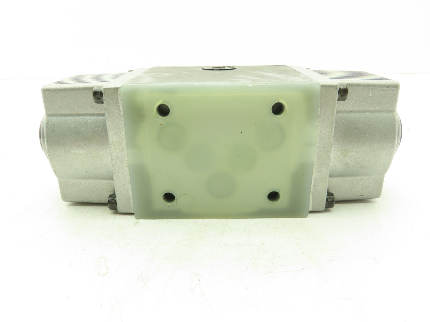 Nachi SS-G03-E3Z-R-C115-E10 Hydraulic Directional Control Solenoid Valve 120V