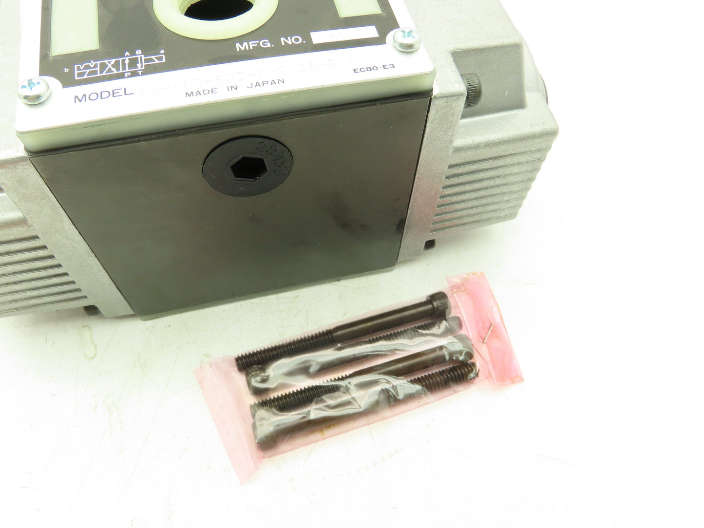 Nachi SS-G03-E3Z-R-C115-E10 Hydraulic Directional Control Solenoid Valve 120V