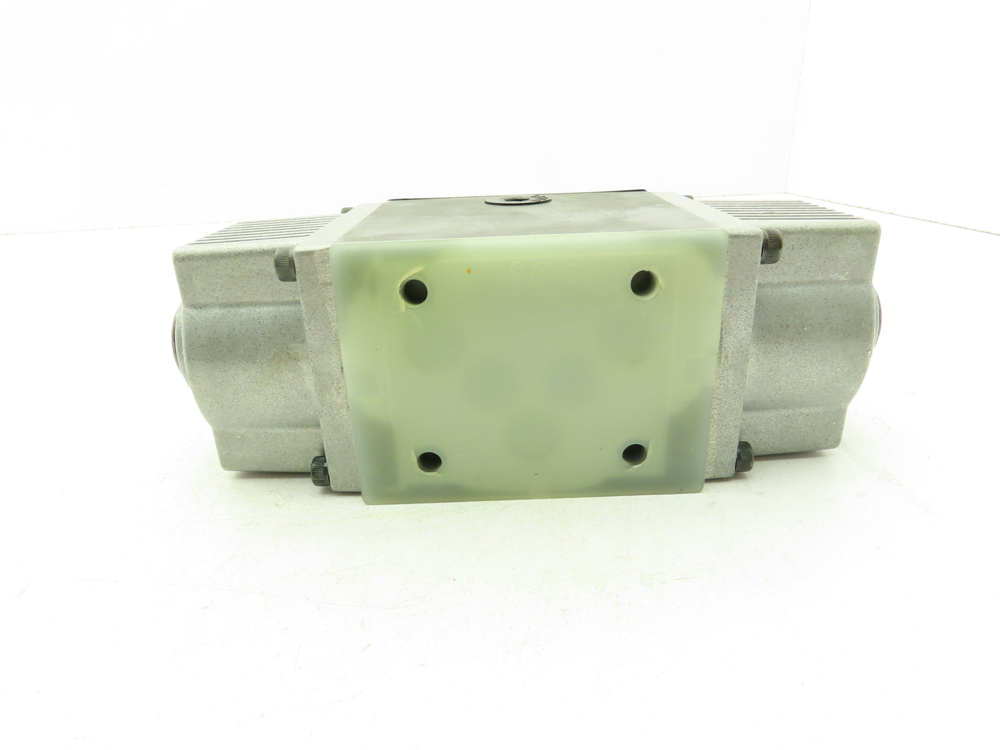 Nachi SS-G03-C7Y-R-C230-E10 Hydraulic Directional Control Solenoid Valve 220V