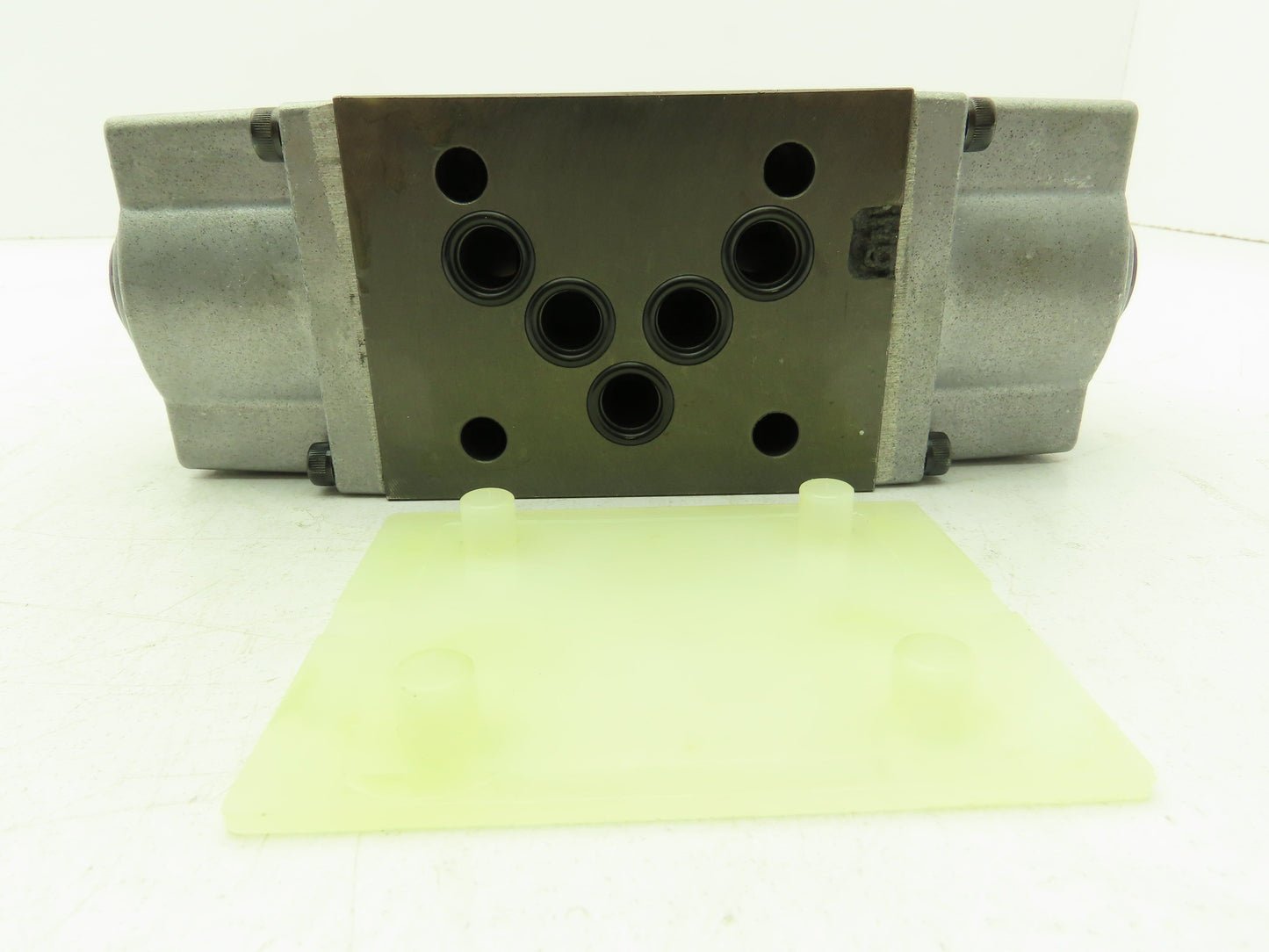 Nachi SS-G03-C7Y-R-C230-E10 Hydraulic Directional Control Solenoid Valve 220V