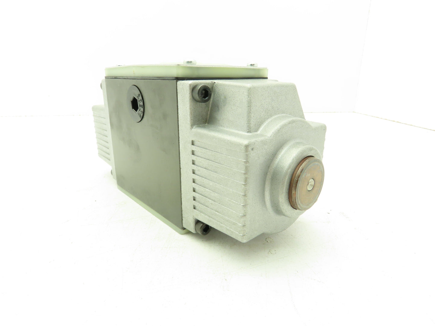 Nachi SS-G03-C7Y-R-C230-E10 Hydraulic Directional Control Solenoid Valve 220V