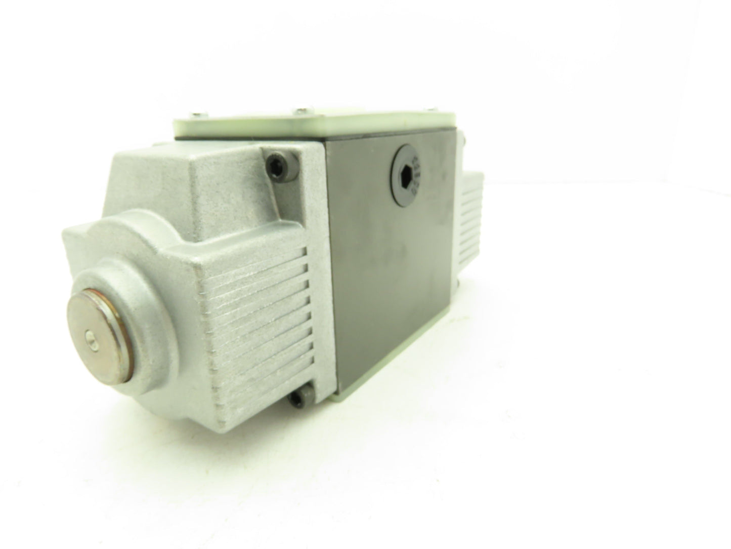 Nachi SS-G03-C7Y-R-C230-E10 Hydraulic Directional Control Solenoid Valve 220V