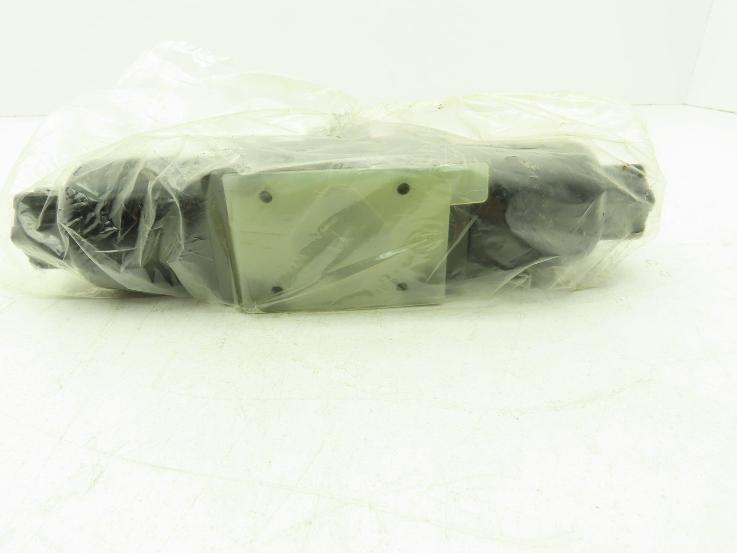 Nachi SS-G01-E3Z-R-D2-E20 Hydraulic Directional Control Solenoid Valve 24VDC D03