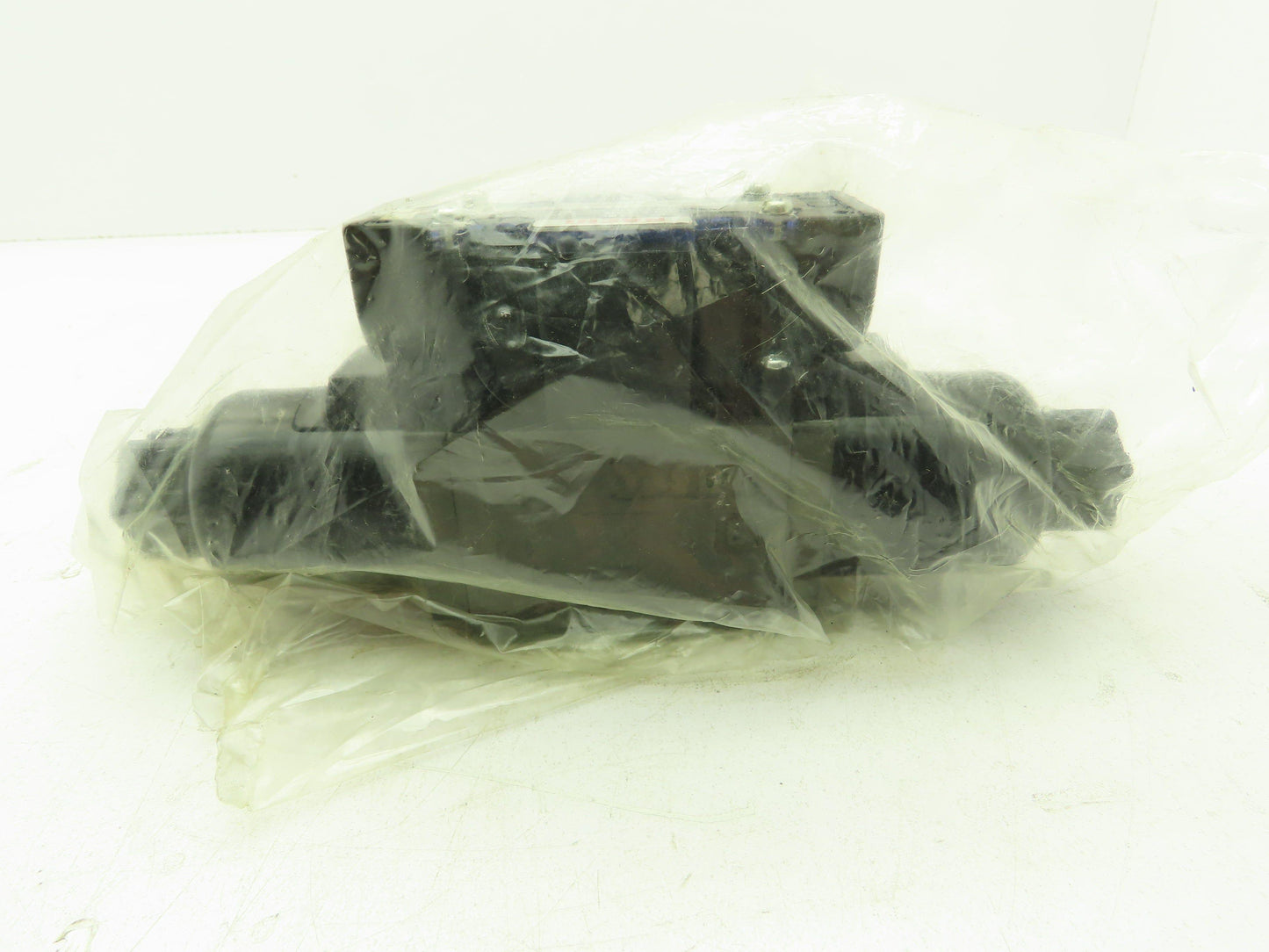 Nachi SS-G01-E3Z-R-D2-E20 Hydraulic Directional Control Solenoid Valve 24VDC D03